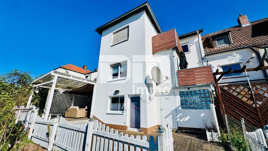 Sanierte Doppelhaushälfte mit großzügigem Garten, Garage & viel Platz für die Familie - Rückansicht / Terrasse